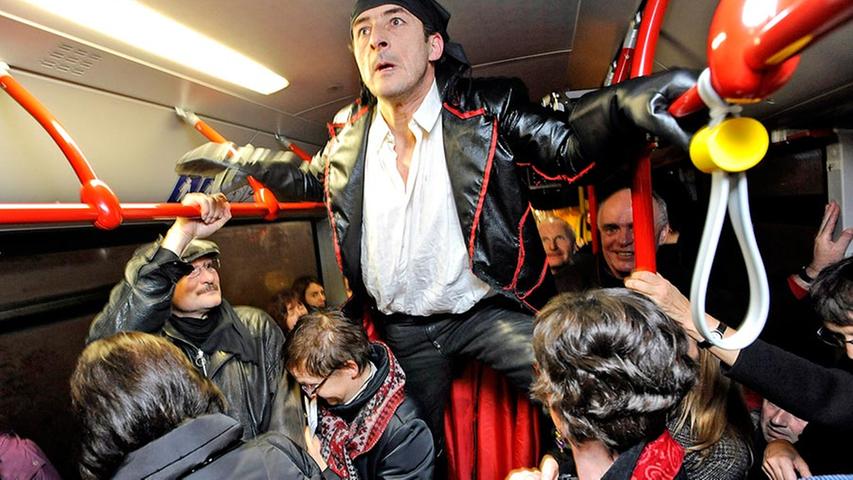 Ein Theatererlebnis der ganz besonderen Art konnten die Silvestival-Gäste in einem Bus erleben.
