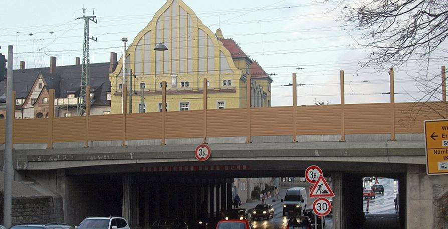 Innenstadt verschwindet hinter der Lärmschutzwand Innenstadt verschwindet hinter der Lärmschutzwand