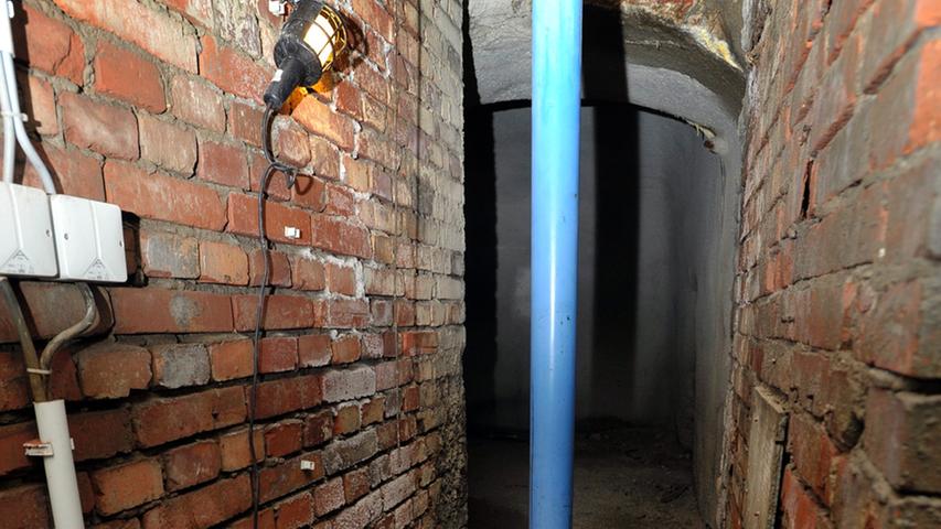 Während des Krieges wurde im Laufertorkeller ein Notbrunnen gebohrt, der 41 Meter in die Tiefe reicht. Er sollte den Bunker mit Wasser versorgen.