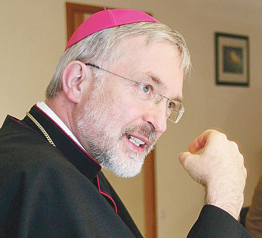 Kampf der Kirchenkritik: Der Eichstätter Bischof Gregor Maria Hanke hat zusammen mit seinem Bamberger Kollegen Ludwig Schick eine kirchenkritische "Fastenpredigtreihe" in Nürnberg gestoppt. Kampf der Kirchenkritik: Der Eichstätter Bischof Gregor Maria Hanke hat zusammen mit seinem Bamberger Kollegen Ludwig Schick eine kirchenkritische "Fastenpredigtreihe" in Nürnberg gestoppt.