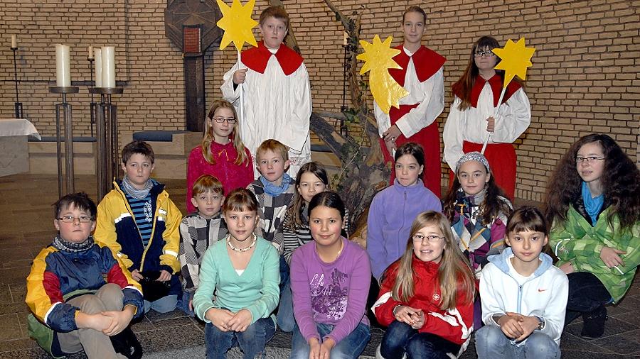 Auch die Sternsinger der Katholischen Gemeinde an der Lauseiche in Bruck werden am Freitag wieder in Gruppen unterwegs sein, um Spenden zu sammeln. Auch die Sternsinger der Katholischen Gemeinde an der Lauseiche in Bruck werden am Freitag wieder in Gruppen unterwegs sein, um Spenden zu sammeln.
