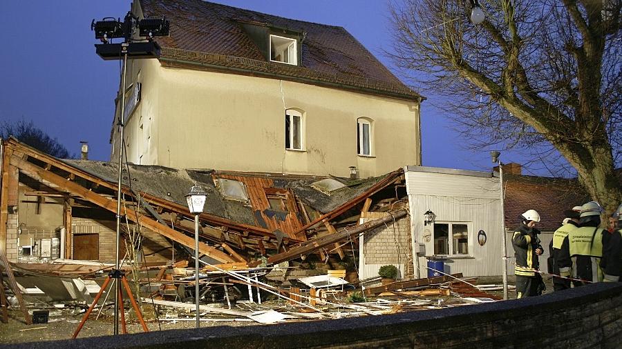 Heftige Explosion zerstört Gaststätte im 