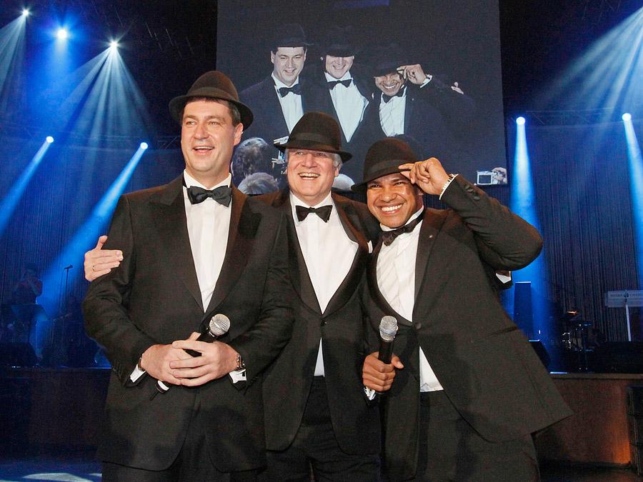 Manchmal, da zwängt sich Söder in besonders feinen Zwirn - hier beispielsweise in seiner Rolle als Teil der legendären Blues Brothers. Einmal 2011...