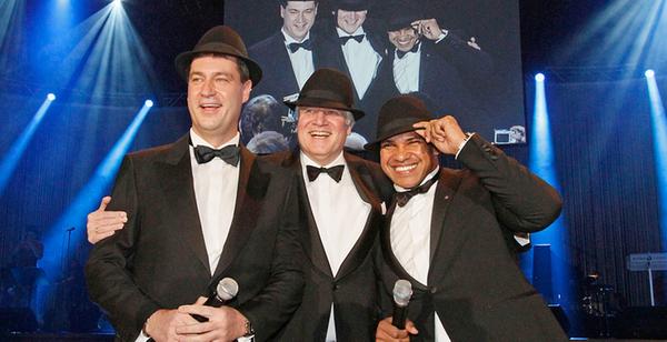 Manchmal, da zwängt sich Söder in besonders feinen Zwirn - hier beispielsweise in seiner Rolle als Teil der legendären Blues Brothers. Einmal 2011...