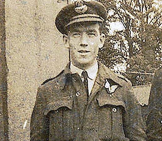 Ted Nestor, Navigator der EH 985, der den Absturz überlebte. Ted Nestor, Navigator der EH 985, der den Absturz überlebte.