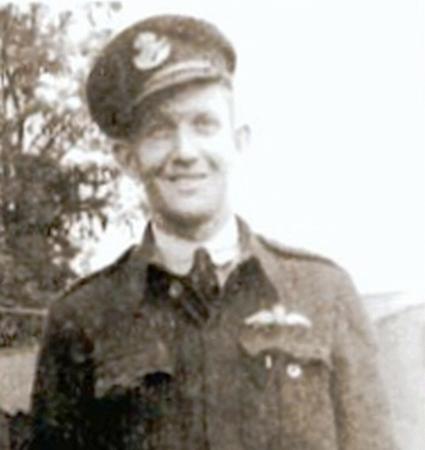 Lionel Jeffries, der Pilot der abgestürzten Maschine. Lionel Jeffries, der Pilot der abgestürzten Maschine.