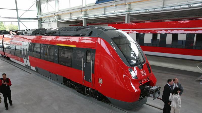 Mit mehr als einem Jahr Verspätung sind inzwischen vier der neuen S-Bahn-Züge vom Typ Talent 2 auf den fränkischen Schienen unterwegs. Doch mehr werden es erst einmal nicht: Der Hersteller Bombardier hat Liefer- und Software-Probleme.