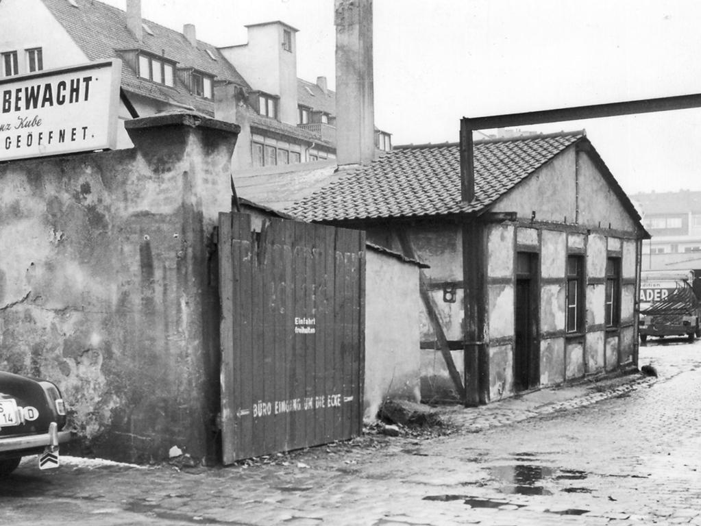 10. Januar 1962: Zum Parken geht’s die Rampen hinauf