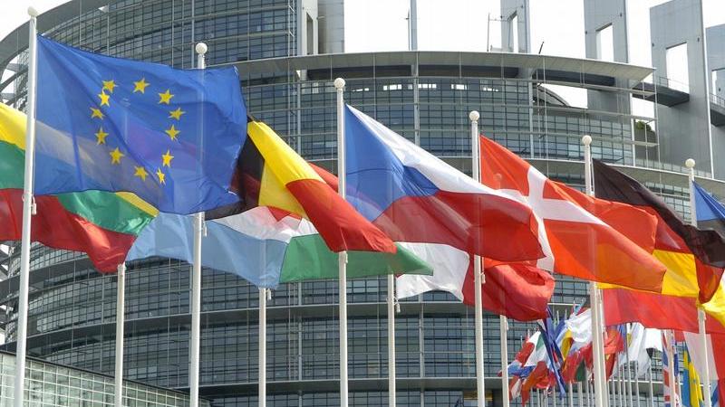 Am 25. Mai wählen Deutschland, Luxemburg und Österreich ihre Abgeordneten für das neue Europa-Parlament. In anderen EU-Staaten geben die Wähler bereits einige Tage vorher ihre Stimmzettel ab. Die Wahllokale schließen...