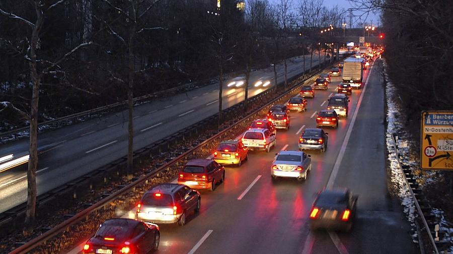 Kreuzungsfreier Ausbau in der Warteschleife Kreuzungsfreier Ausbau in der Warteschleife