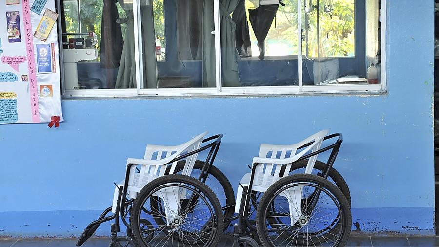 Die Gerätschaften in der Physiotherapie des Krankenhauses in San Carlos sind nicht die allerbesten. Für die Ausrüstung des Neubaus mit modernem Equipment hat die Stadt Erlangen 10000 Euro bereitgestellt. Die Gerätschaften in der Physiotherapie des Krankenhauses in San Carlos sind nicht die allerbesten. Für die Ausrüstung des Neubaus mit modernem Equipment hat die Stadt Erlangen 10000 Euro bereitgestellt.