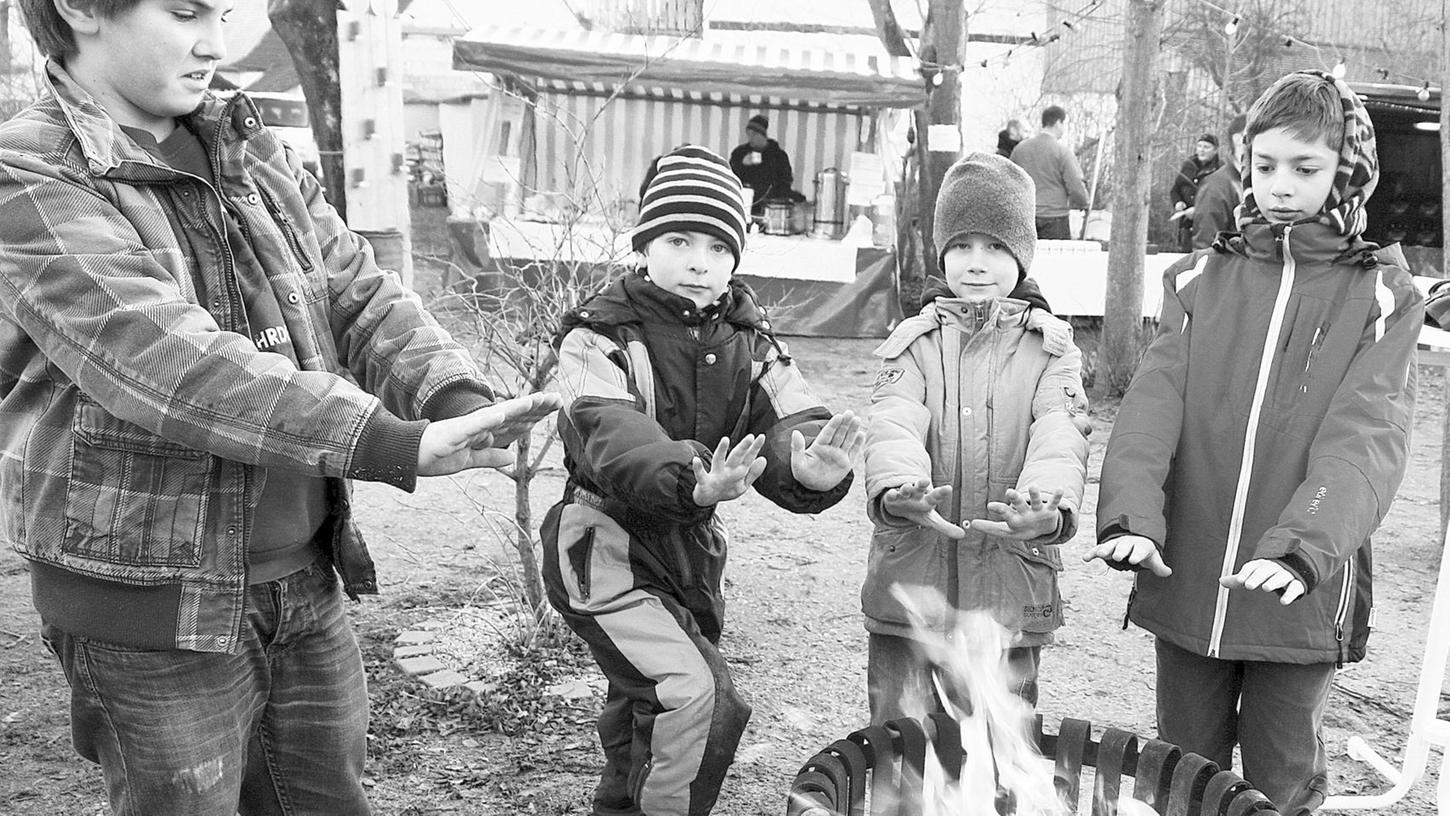 Pfarrfest mit Glühwein und Feuerzangenbowle Pfarrfest mit Glühwein und Feuerzangenbowle