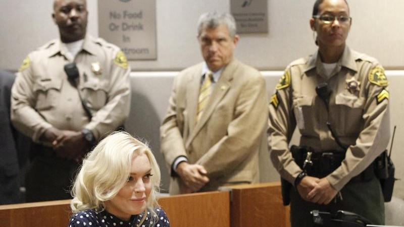 Weniger überraschend dagegen war die Tatsache, dass auch Lindsay Lohan neben anderen Drogen mal zu Crystal Meth gegriffen hatte. Dafür wanderte die Skandalnudel mitunter auch ins Gefängnis.