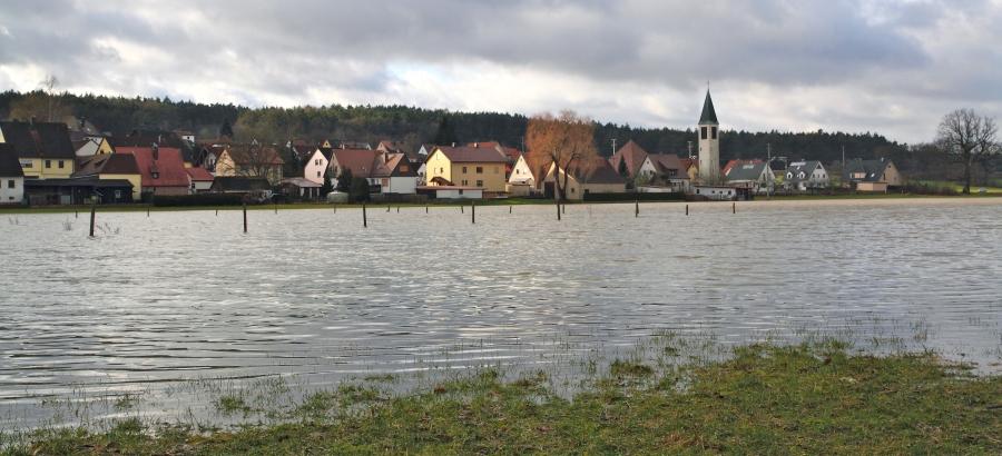 Überschwemmte Wiese bei Ottensoos im Nürnberger Land.