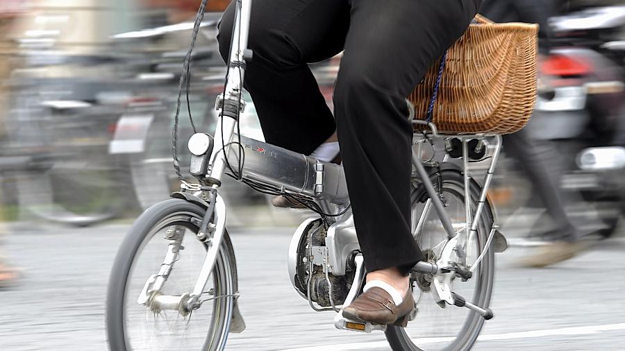 Vor allem bei älteren Menschen sind Pedelecs sehr beliebt. Doch die motorisierten Zweiräder sind oft in tödliche Unfälle verwickelt.