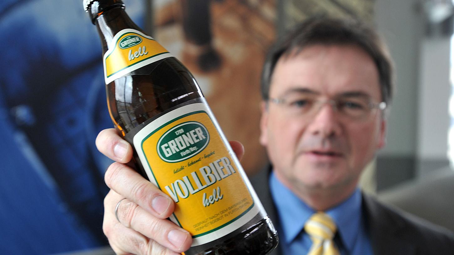 Grüner Bier fließt aus allen Hähnen