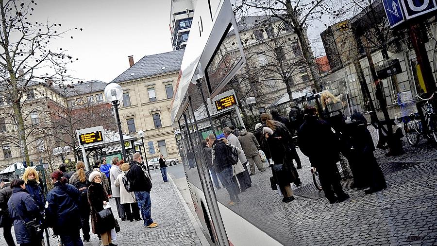 Nach weiteren Erhöhungen der Fahrpreise, fordern Grüne und das Sozialforum ebenfalls eine Anhebung des Zuschusses für Bedürftige.