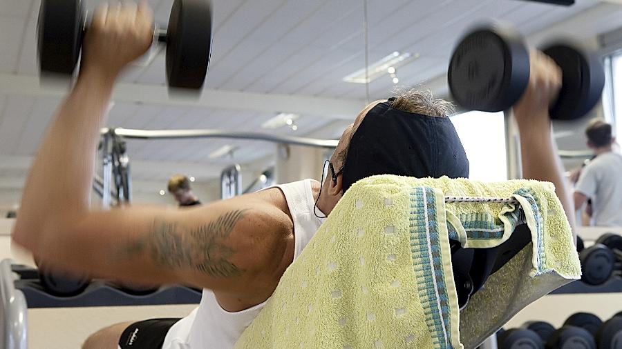 Geräte und Gewichte braucht es bei unserem Training mit Thomas Sommer von Wellway Sports in Büchenbach gar nicht. "Es reicht unser Körpergewicht", sagt der Fitnesstrainer.