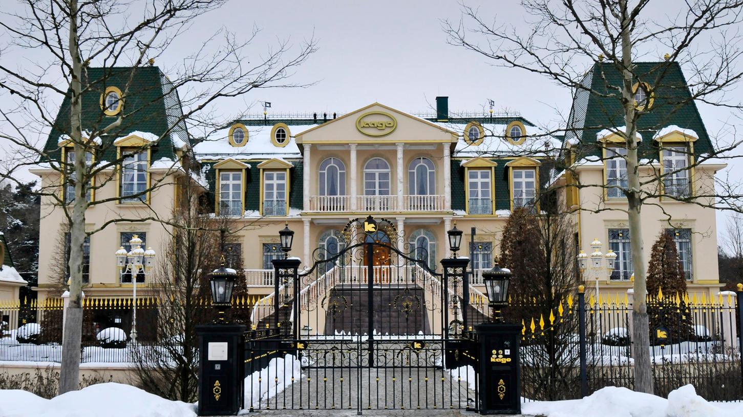Schon an Weihnachten sollen die ersten Gäste im ehemaligen Kago-Schloss übernachten. Schon an Weihnachten sollen die ersten Gäste im ehemaligen Kago-Schloss übernachten.