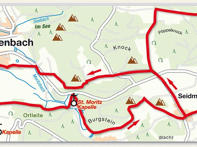 Den Wanderweg säumen Gedichte auf Tafeln