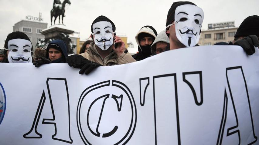 Doch nicht nur in Deutschland gingen die Menschen auf die Straße, auch in anderen europäischen Städten regte sich der Protest. Auch in Sofia demonstrierten Tausende gegen ACTA.