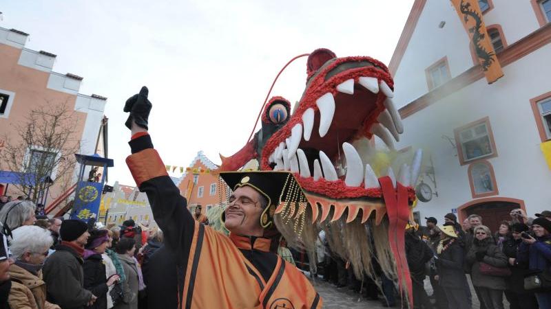 Die Chinesen aus Dietfurt zeigten sich furchtlos im Angesicht des imposanten Drachengebisses.
