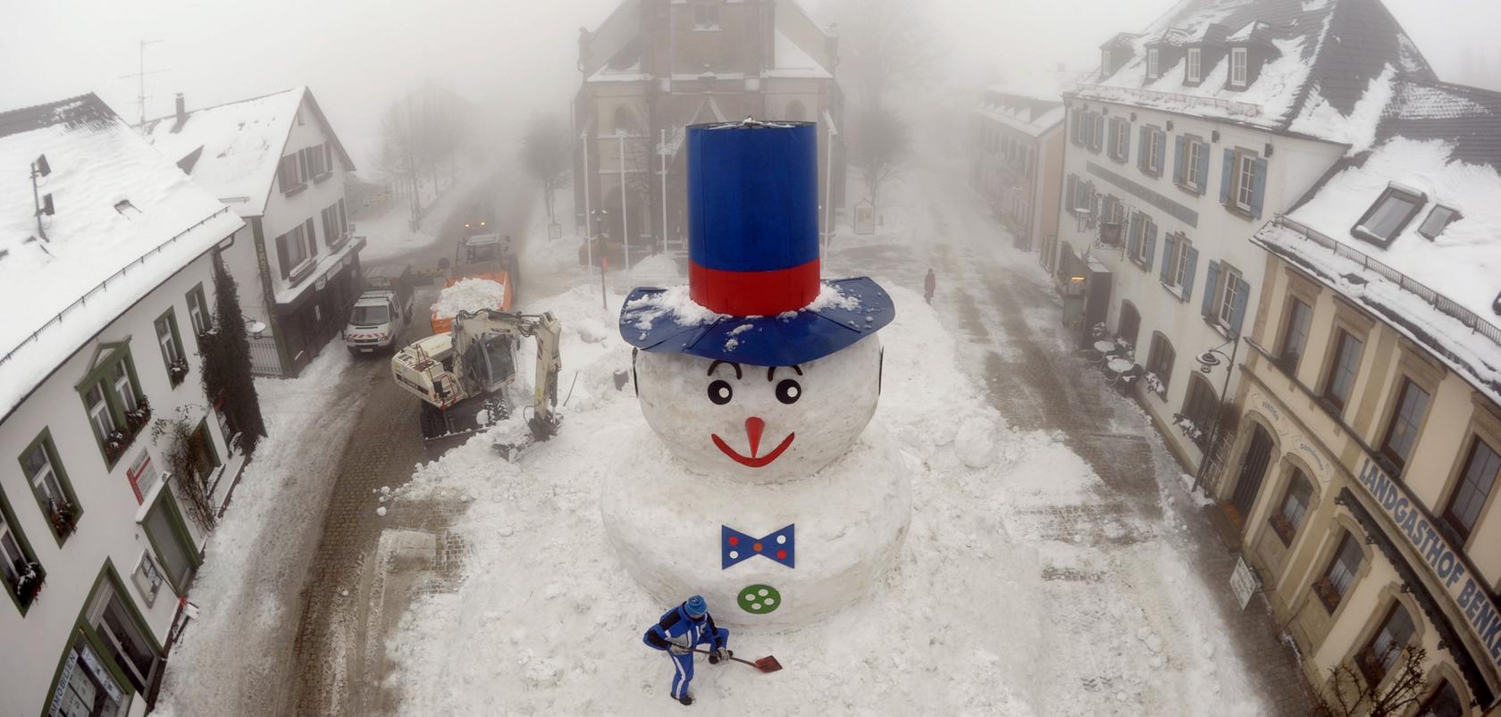 Wenn Männer einen Schneemann bauen