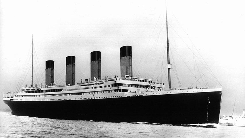 Die Titanic galt als unsinkbar. Bei ihrer Jungfernfahrt von Southhampton nach New York rammte sie jedoch einen Eisberg und versank wenige Stunden darauf, in den frühen Morgenstunden des 15. Aprils 1912, in den eisigen Fluten des Nordatlantiks. 1500 der 2200 Menschen an Bord kamen dabei ums Leben. 2012 jährt sich diese Katastrophe zum 100. Mal.