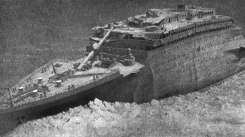 Das Wrack der Titanic versank im Nordatlantik und schlug in einer Tiefe von 3.821 Metern mit einer Geschwindigkeit von 50 bis 80 Stundenkilometern auf dem Meeresgrund auf. Die Überreste des Schiffs wurden erst über 70 Jahre nach der Katastrophe, und zwar am 1. September 1985, entdeckt.