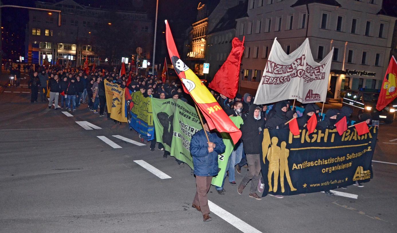 400 Menschen demonstrieren gegen rechte Gewalt