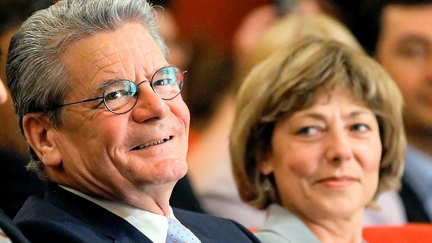 Seit 1999 sind Joachim Gauck und Daniela Schadt ein glückliches Paar in "wilder Ehe". Ob sie irgendwann heiraten werden? Das wissen höchstens sie selbst.