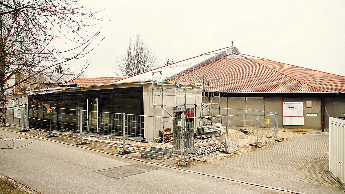 Das neue Einfallstor zum römischen Weißenburg: Derzeit sieht die Baustelle noch etwas trist aus, aber das wird sich ändern. Am 30. Juni eröffnet das neue Empfangsgebäude mit einem groß angelegten Thermenfest. Im Lauf des Jahres soll dann auch der spektakuläre neue Film über das römische Weißenburg in dem Gebäude laufen. Das neue Einfallstor zum römischen Weißenburg: Derzeit sieht die Baustelle noch etwas trist aus, aber das wird sich ändern. Am 30. Juni eröffnet das neue Empfangsgebäude mit einem groß angelegten Thermenfest. Im Lauf des Jahres soll dann auch der spektakuläre neue Film über das römische Weißenburg in dem Gebäude laufen.