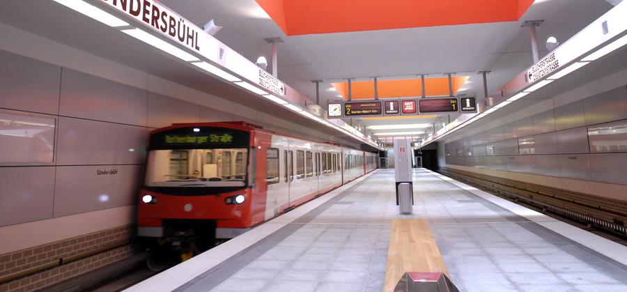 Der U-Bahnhof Sündersbühl ist der 42. U-Bahnhof der Nürnberger U-Bahn und wurde am 14. Juni 2008 eröffnet. Täglich verlassen betreten und verlassen hier 7800 Passagiere die U-Bahn.