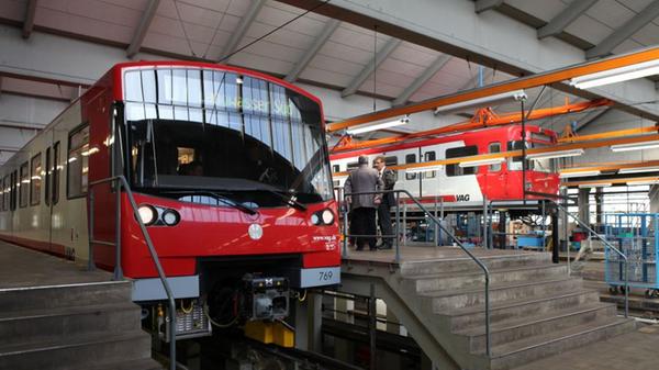 Die U-Bahn vom U-Bahn vom Typ DT3-F befördert die VAG-Kunden vollautomatisch auf den Linien der U2 und der U3.