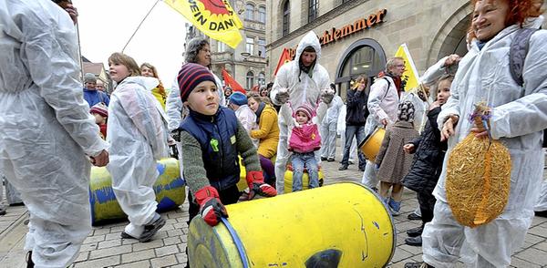 Fukushima_machte_den_Atom-Ausstieg_salonfähig_4c-pool-protest.jpg