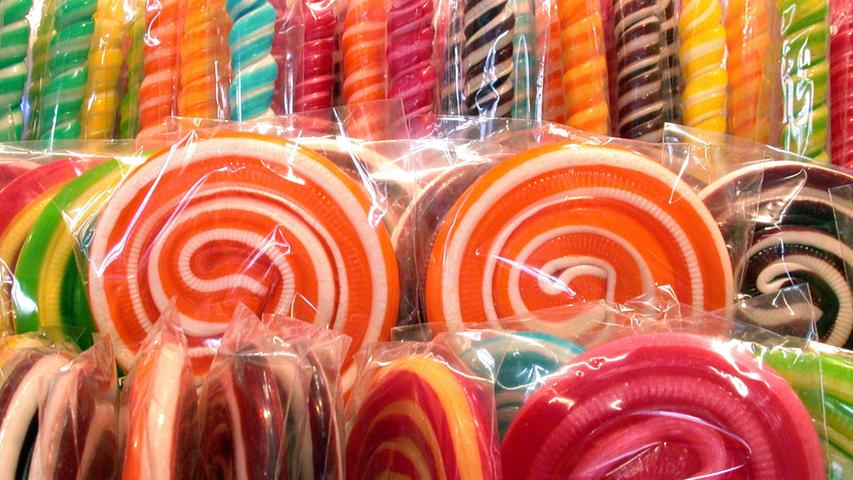 Da war die Lust auf Süßes wohl sehr groß: Ein zehnjähriger Junge hat in Forchheim Süßigkeiten im Wert von drei Euro gestohlen. Die Polizei schrieb: Der Junge wurde "noch in der Tatnacht" seinen Eltern übergeben.