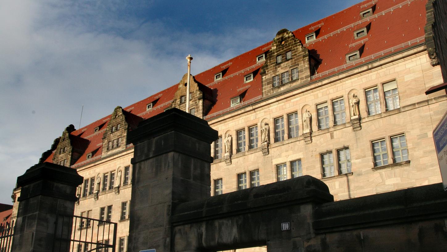 Im historischen Saal 600 des Nürnberger Justizgebäudes wird am 22. November die Internationale Akademie Nürnberger Prinzipien gegründet. Auch der Freistaat Bayern hat seine Untersützung der Stiftung angekündigt.