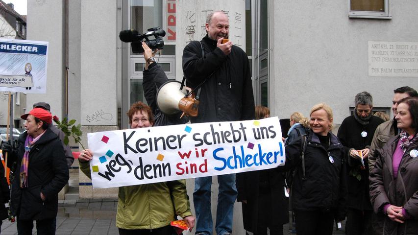 Nürnberg: Schlecker-Angestellte gehen auf die Straße