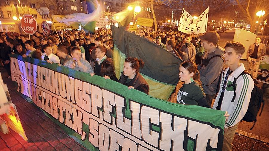 250 Kleeblatt-Fans gingen auf die Straße 250 Kleeblatt-Fans gingen auf die Straße