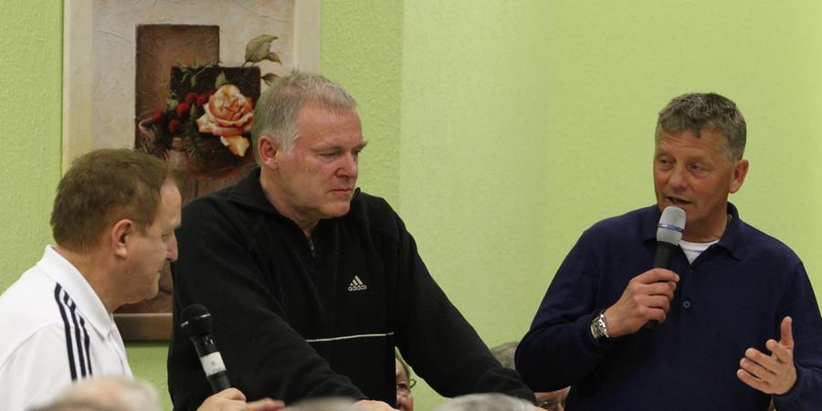 Hermann Gerland sollte es richten. Vom 1. Juli 1995 bis zum 30. April 1996 saß er auf der Nürnberger Trainerbank. Doch auch unter ihm blieb der Erfolg aus und der Club stand am Rande zum Regionalliga-Abstieg. Hermann Gerland sollte es richten. Vom 1. Juli 1995 bis zum 30. April 1996 saß er auf der Nürnberger Trainerbank. Doch auch unter ihm blieb der Erfolg aus und der Club stand am Rande zum Regionalliga-Abstieg.