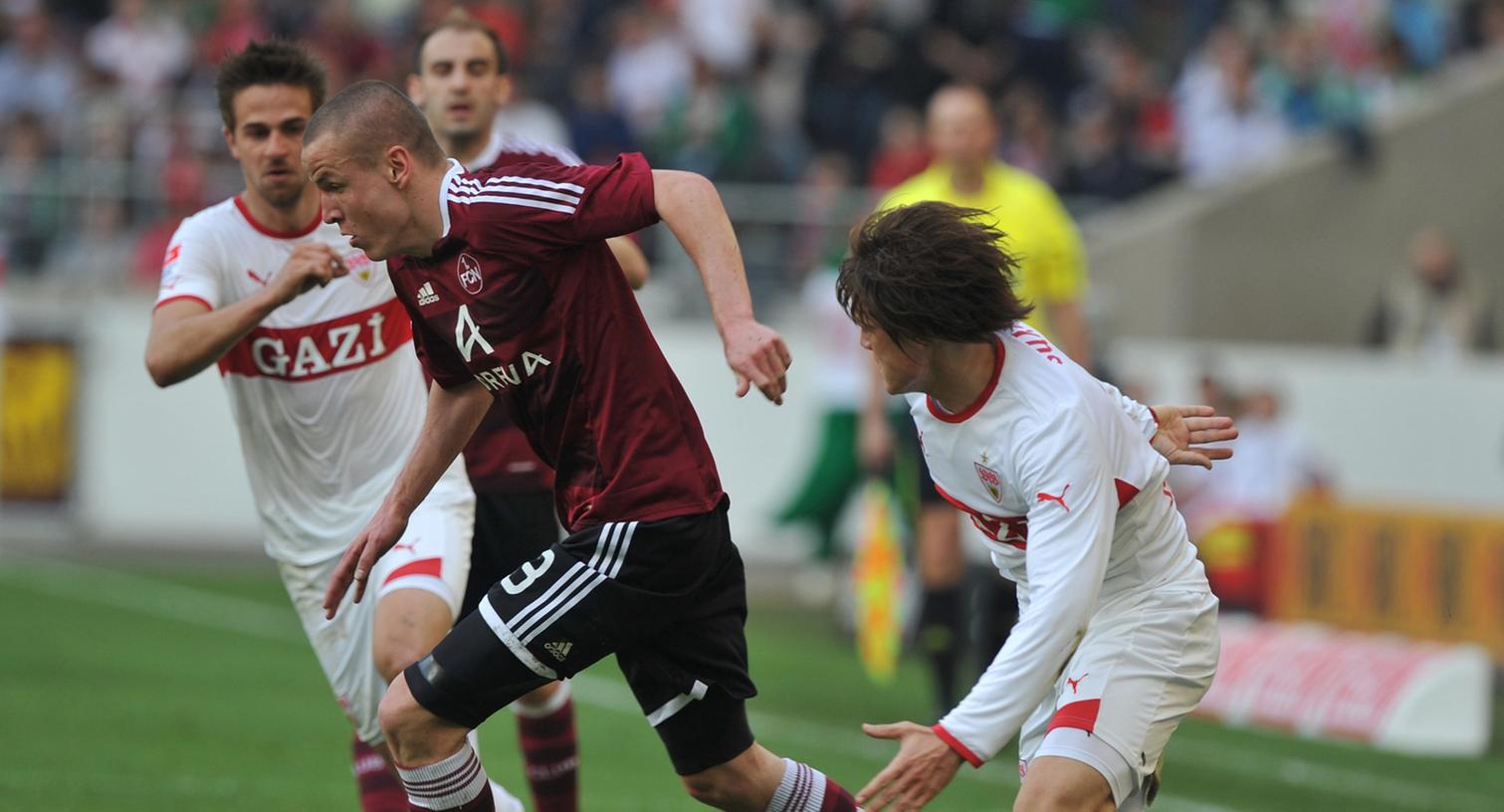 Einst für den 1. FC Nürnberg am Ball: Adam Hlousek. Danach wechselte er - und streifte sich das VfB-Trikot über, was ebenfalls in diesem Bild zu sehen ist. Einst für den 1. FC Nürnberg am Ball: Adam Hlousek. Danach wechselte er - und streifte sich das VfB-Trikot über, was ebenfalls in diesem Bild zu sehen ist.