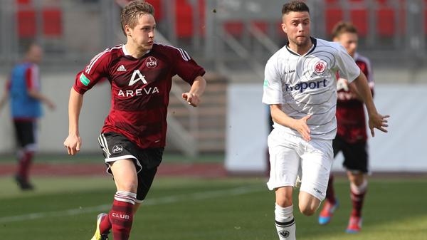 Eine schwere Verletzung warf Michael Heinloth als U16-Nationalspieler zeitweise aus der Bahn. Nach den Jahren beim Club-Nachwuchs sammelte er Erfahrungen beim SC Paderborn, NEC Nijmegen und Zagiebie Sosnowiec - jetzt will der Rechtsverteidiger mit dem FC Ingolstadt unbedingt in die zweite Bundesliga aufsteigen.