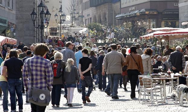 Verkaufsoffene Sonntage sind Shopping-Magneten - in Nürnberg wird es davon allerdings schon bald weniger geben. Verkaufsoffene Sonntage sind Shopping-Magneten - in Nürnberg wird es davon allerdings schon bald weniger geben.