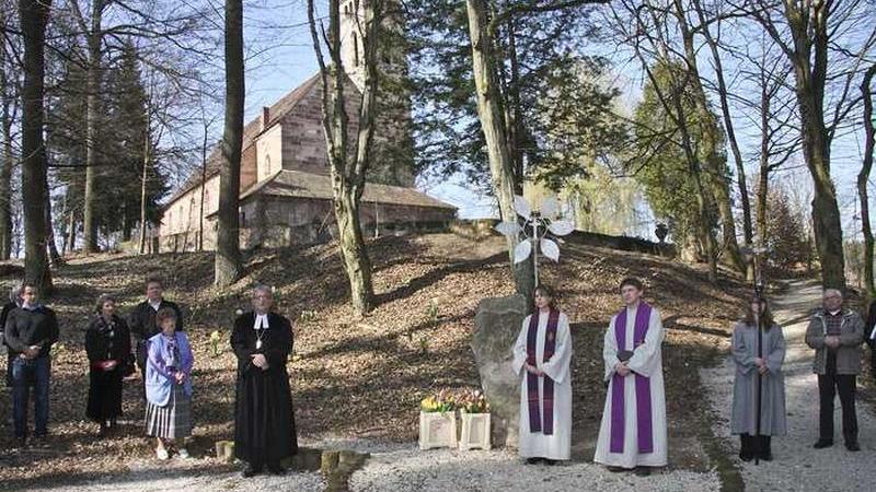 Rummelsberger weihen neuen Naturfriedhof ein 