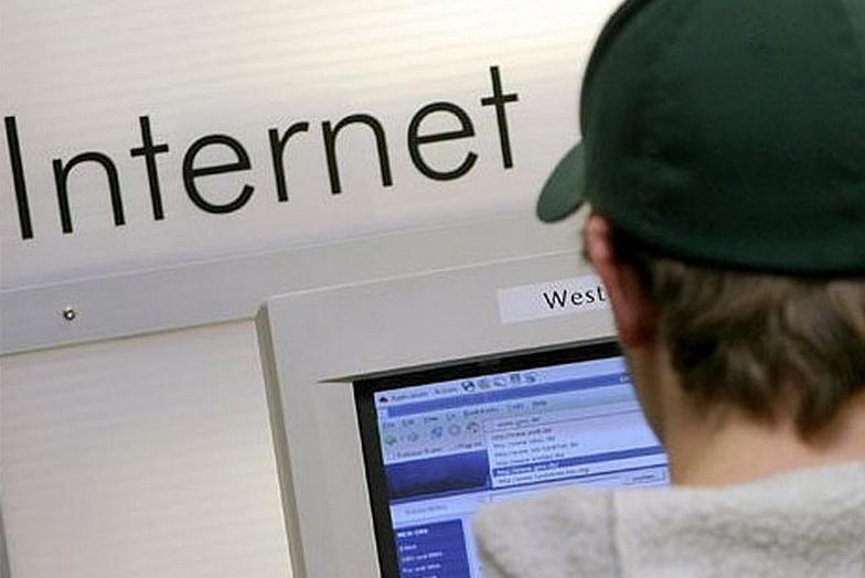 Über eine Million Menschen in Deutschland gelten als onlinesüchtig. (Symbolbild)