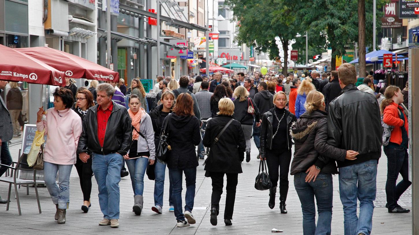 Die Breite Gasse ist eine beliebte Shopping-Meile in der Nürnberger Innenstadt. Von der langen Einkaufsnacht könnten die Läden hier profitieren.