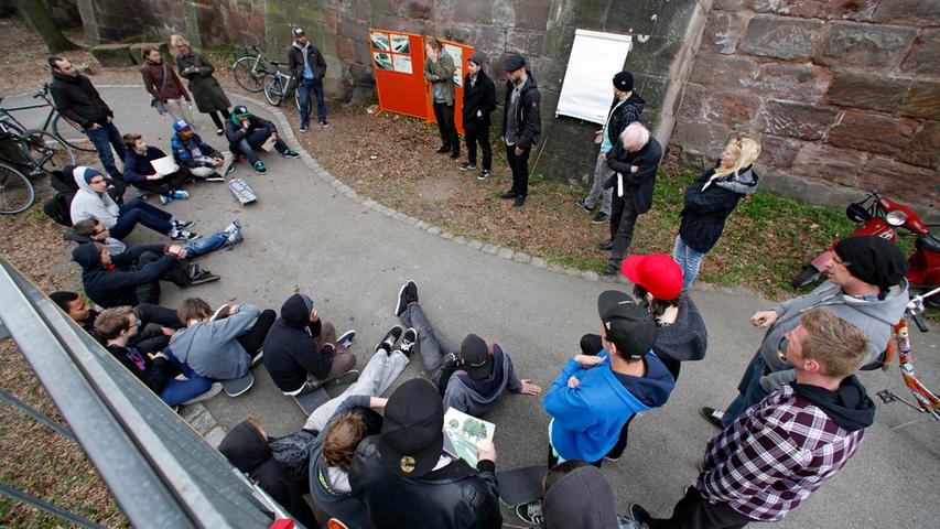 Rund 50 Skateboarder kamen nach Nürnberg, um sich ein Bild vom neuen Skateboardpark zu machen.