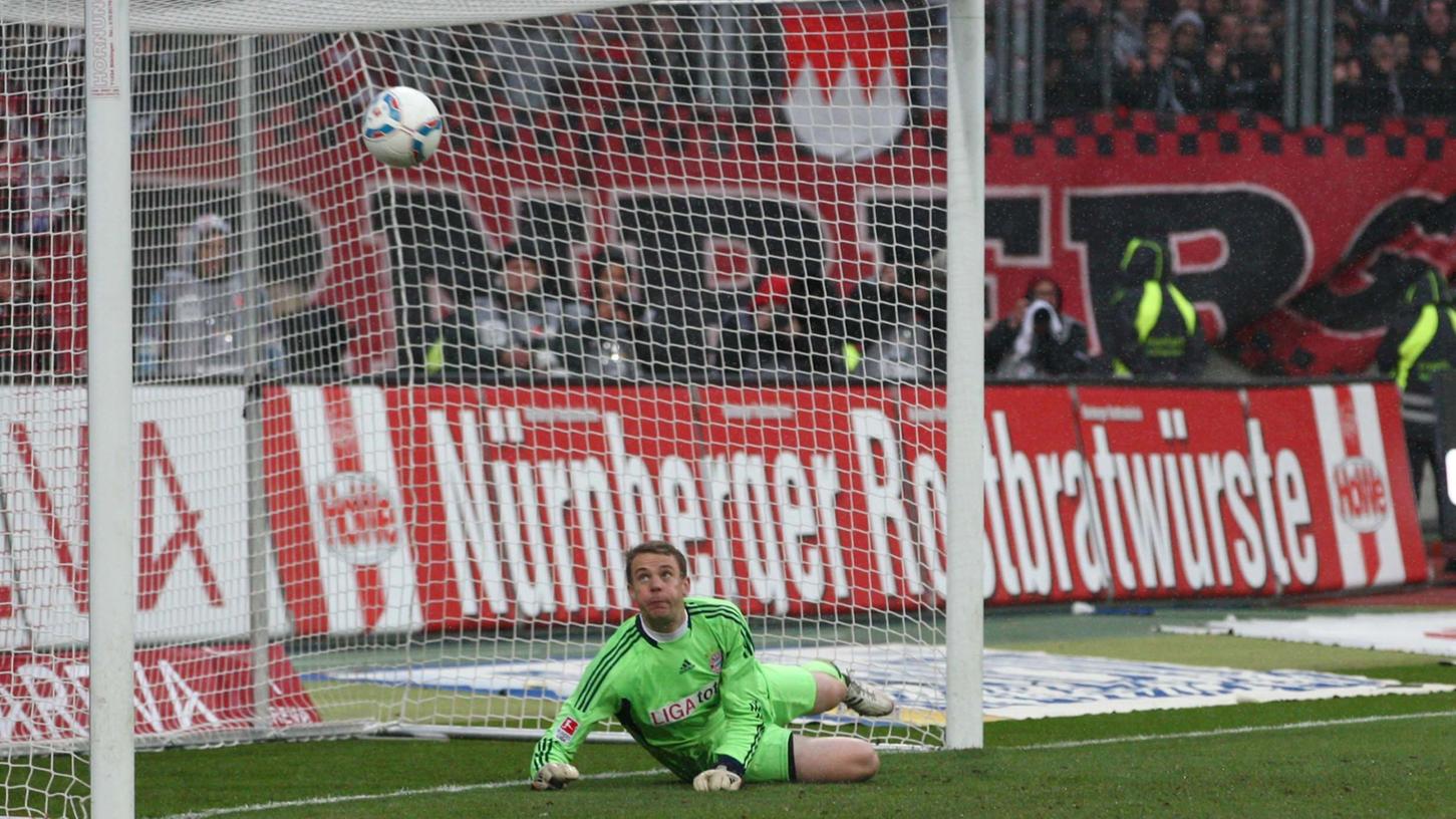 Dieser Alutreffer hatte seinen Reiz: Manuel Neuer lenkte Almog Cohens Flatterball in Nürnberg einst unorthodox und mit viel Glück an den Pfosten.