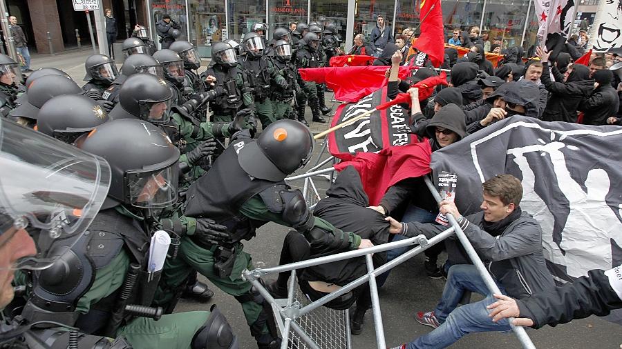 Mehrere Verletzte bei Antifa-Demo Mehrere Verletzte bei Antifa-Demo