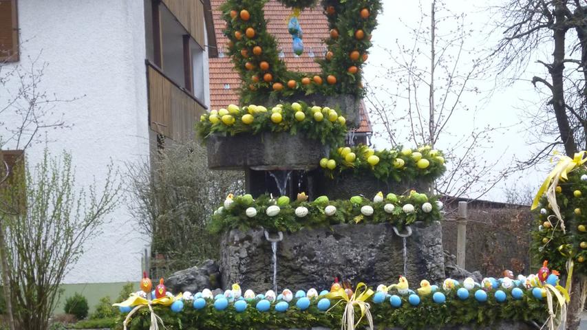2012: Osterbrunnen locken Besucher aus nah und fern